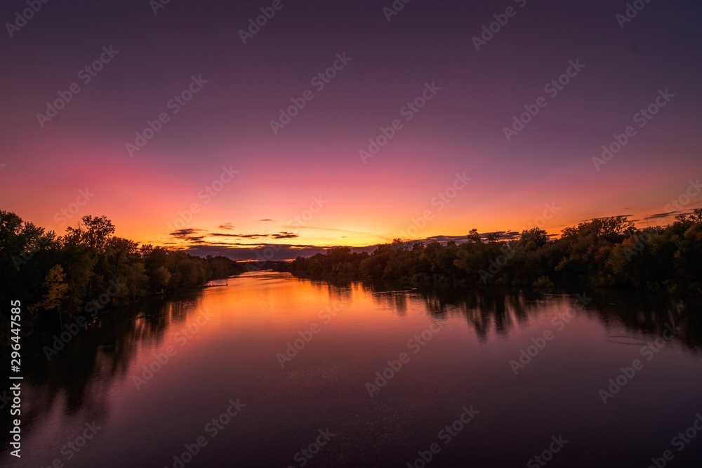 Obraz premium sunset over the river 