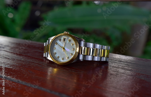  Luxury watches Is a watch that has been collected for a long time. There are many, antiques that are rare and expensive