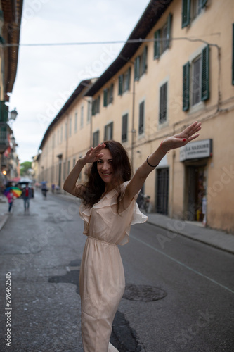 Wunderbare Frau in Italien Pisa