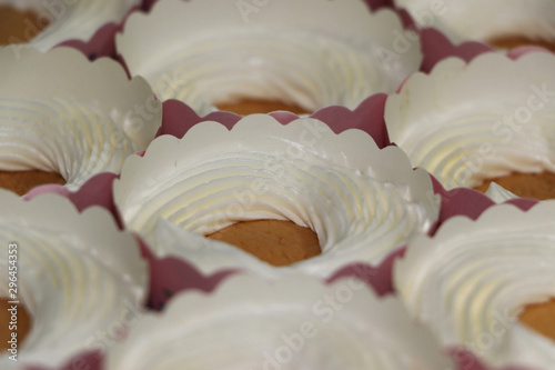 Cream for baking are dropping roundly in the cupcake. photo
