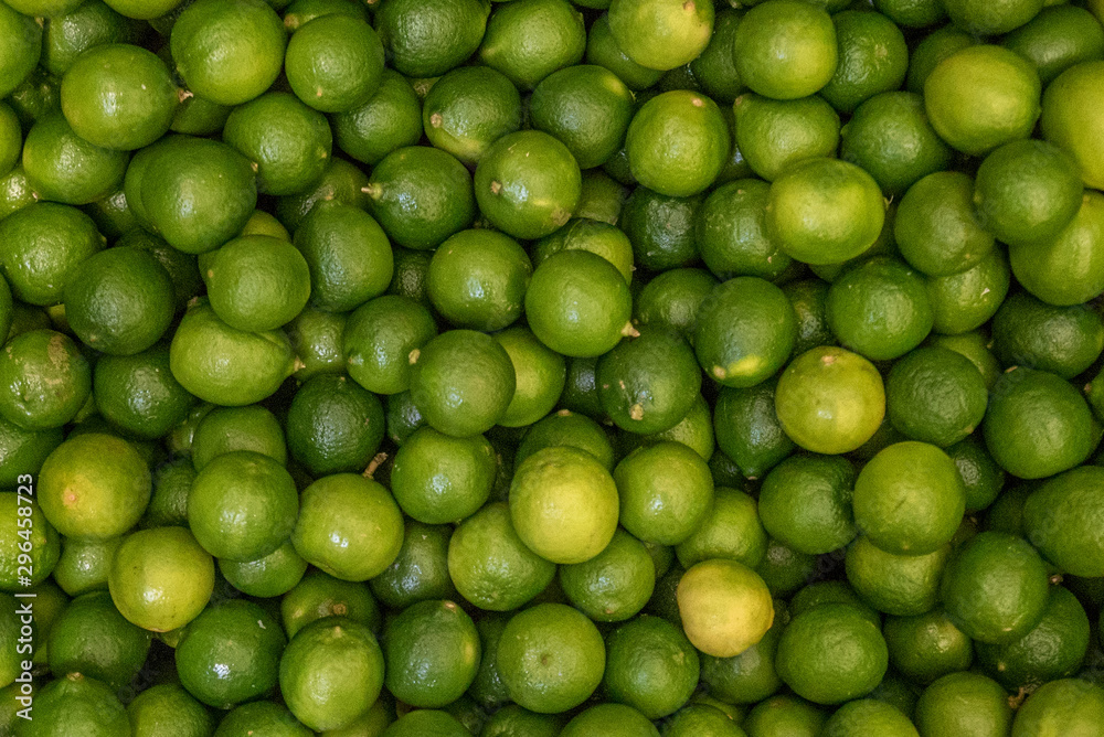 Frescos limones verdes. texturas y fondos Frescos limones verdes. texturas y fondos