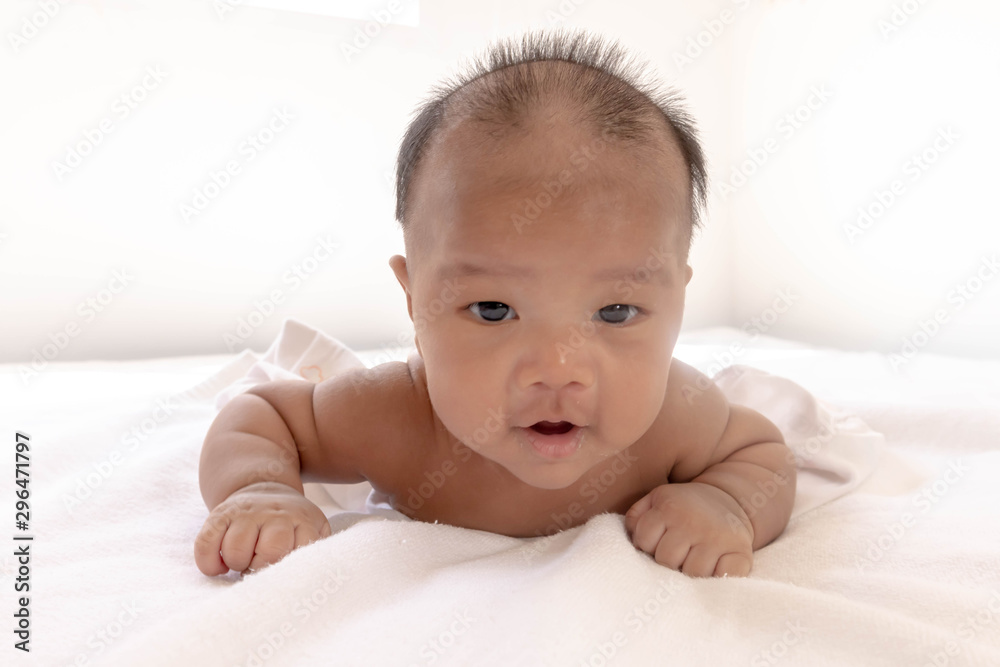 Newborn baby lay prone Was playing on the white mattress, refreshing, in a good mood During bedtime, the child's brain will work. To enhance Memory-boosting and learning-building skills Newborn baby lay prone Was playing on the white mattress, refreshing, in a good mood During bedtime, the child's brain will work. To enhance Memory-boosting and learning-building skills