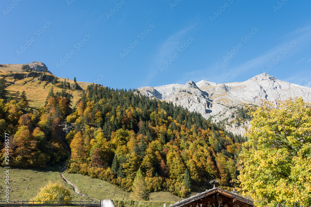 Obraz premium Autumn in the karwendel mountains