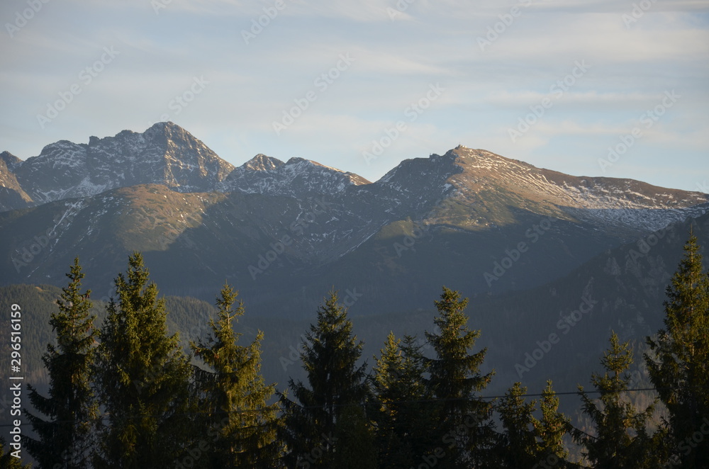 Fototapeta premium Gubałówka , Giewont ,śpiący rycerz , Zakopane ,Tatry ,Kasprowy Wierch , widok z gubałówki , widok na Tatry , widok na góry , 