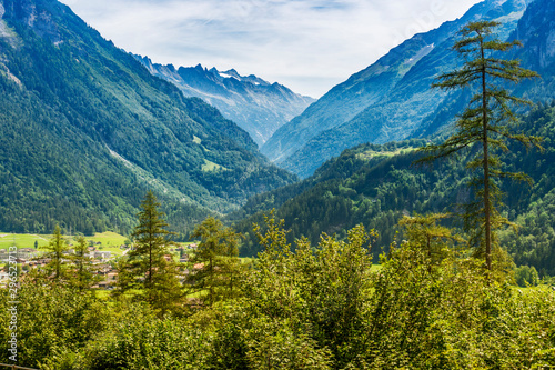 Blick oberhalb der Aare-Schlucht ins Haslital in der Schweiz © HeinzWaldukat