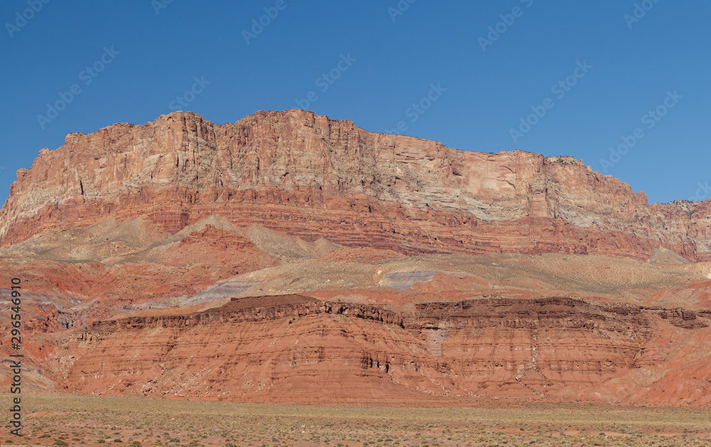 Fototapeta premium Colorful land formations in Glen Canyon recreational area