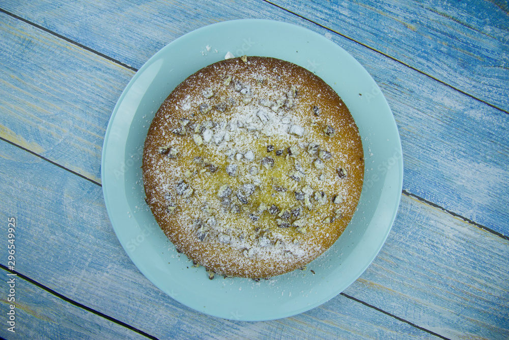 Vanilla cake with icing sugar and pecans Vanilla cake with icing sugar and pecans