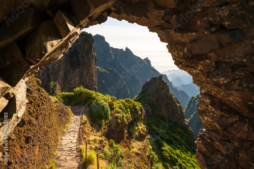 Through the archway into a fairytale landscape