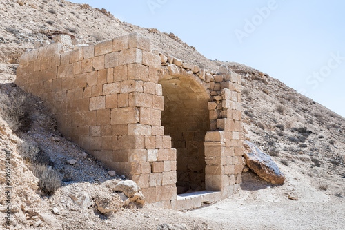 Entrance  to the Roman era burial chamber on the ruins of the Nabataean city of Avdat, located on the incense road in the Judean desert in Israel Fototapete
