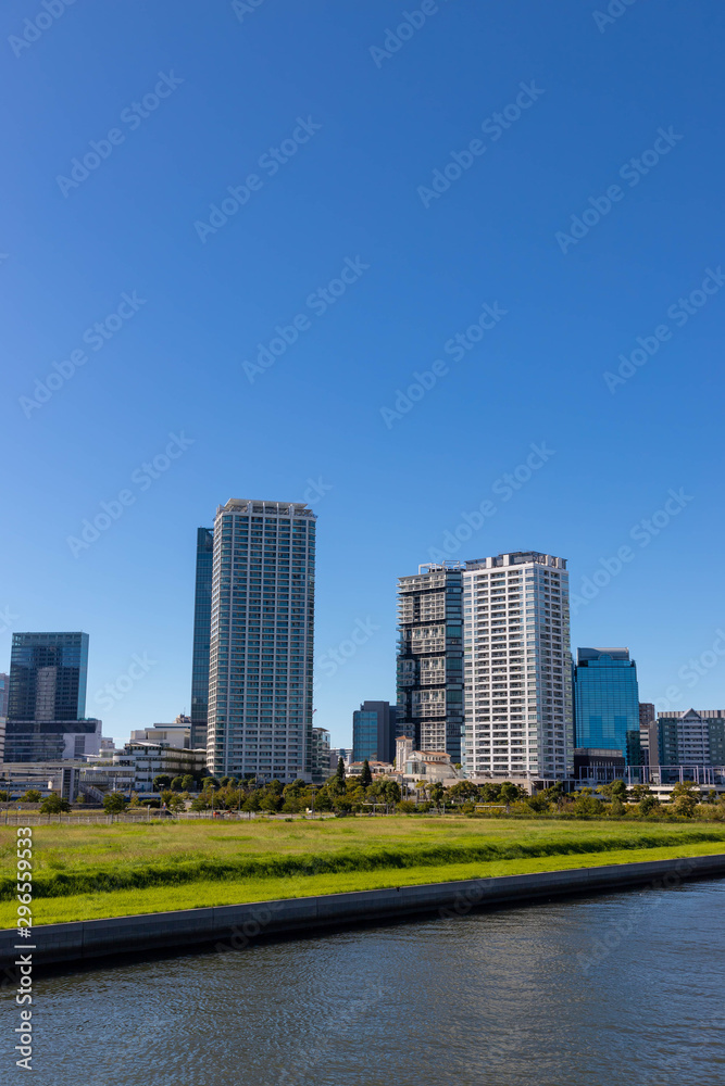 Fototapeta premium 横浜のタワーマンション街_ヨコハマポートサイド地区