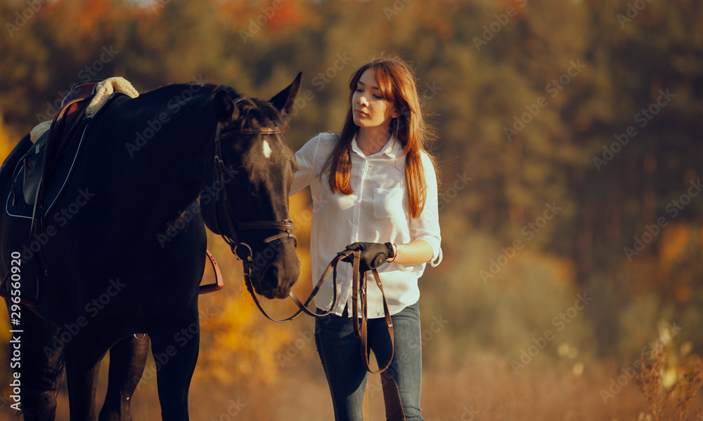 Obraz premium Young girl riding a horse.