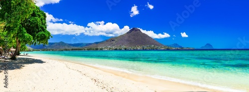 Fototapeta Naklejka Na Ścianę i Meble -  Beautiful Mauritius island with gorgeous beach Flic en flac