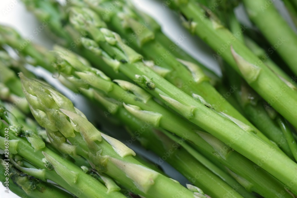 Fototapeta premium close-up fresh green aparagus
