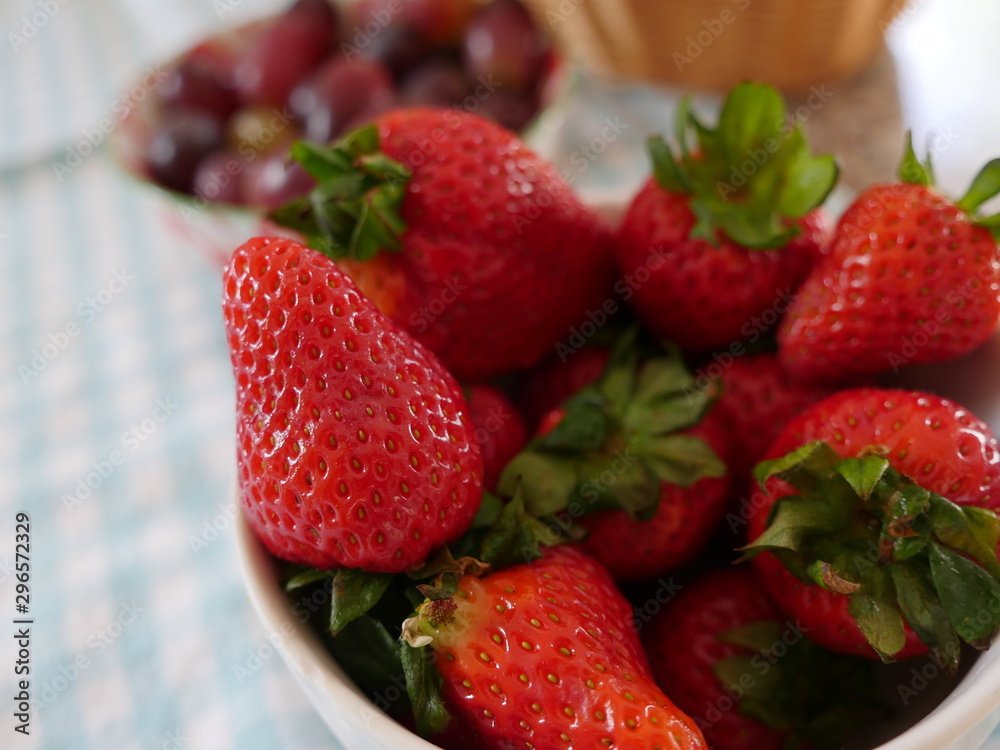 Erdbeeren und Weintrauben Erdbeeren und Weintrauben