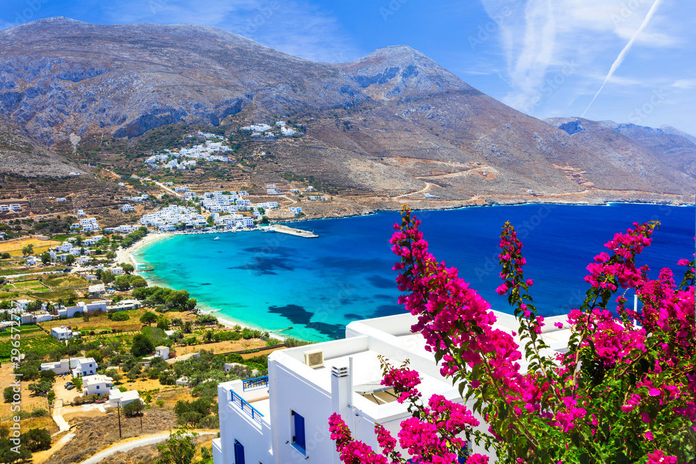 Fototapeta premium luksusowe greckie wakacje - wyspa Amorgos, zatoka Aegialis, Cyklady