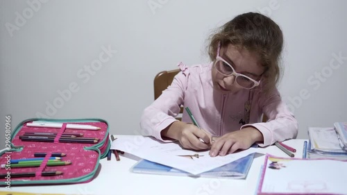 E il disegno è tanto più valido, quando è assistito dalla pratica, dal lungo esercizio che rende sicura ed agile la mano dell'artista.