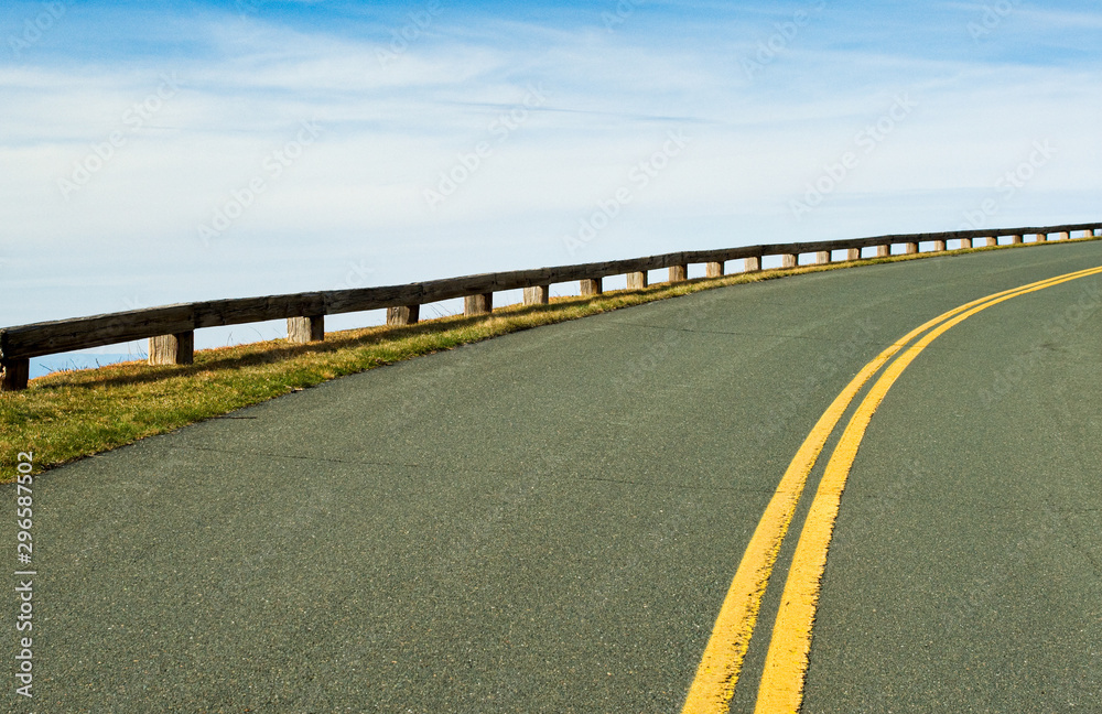 Fototapeta premium Curve in road on Skyline Drive in Shenandoah National Park, Virginia