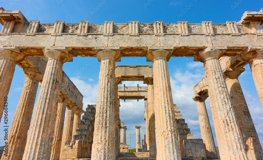 Obraz premium Columns of Temple of Aphaea in Aegina