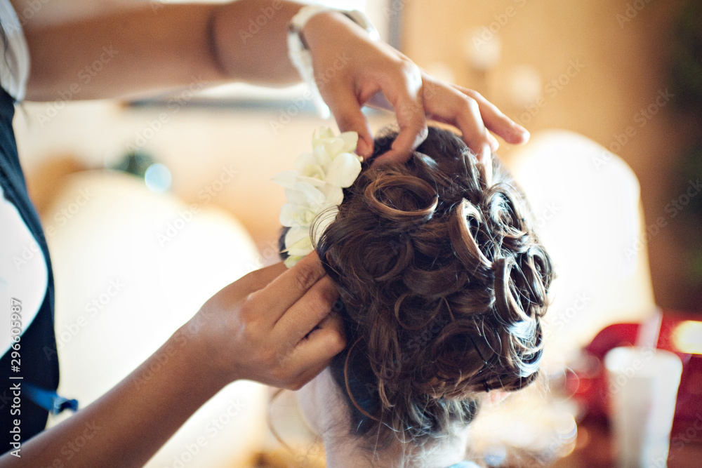 Fototapeta premium bridal hair style with flower
