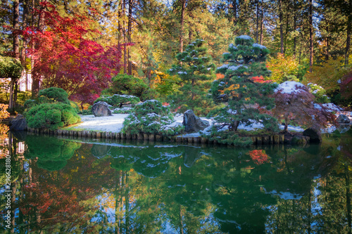 Fototapeta Naklejka Na Ścianę i Meble -  Autumn Japanese Garden