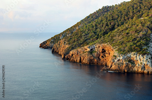 Tablou pe pânză Idyllic coastal area of balearic island Ibiza with wooden cliffs