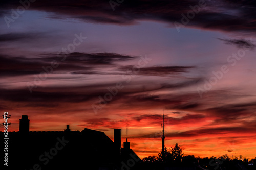 Sonnenuntergang und Sendemast