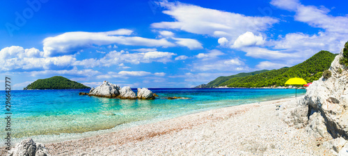 Fototapeta Naklejka Na Ścianę i Meble -  idyllic beautiful beaches of Greece - Kastani in Skopelos island. Sporades