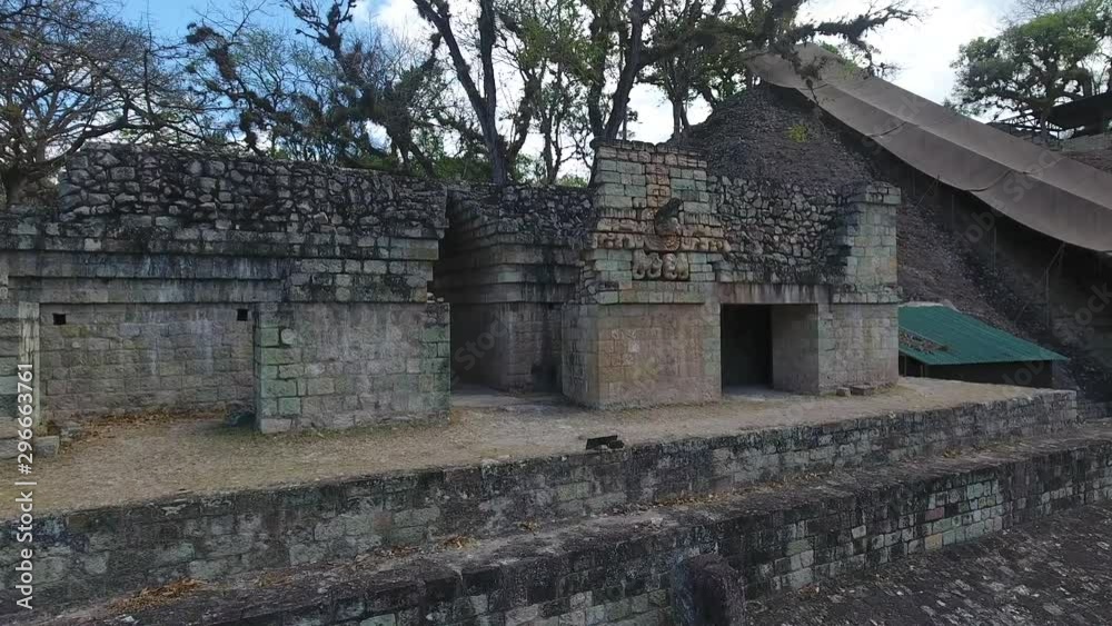 Ruinas de la Ciudad Maya de Copán en Honduras. Toma aérea del Juego de Pelota. Ruinas de la Ciudad Maya de Copán en Honduras. Toma aérea del Juego de Pelota.