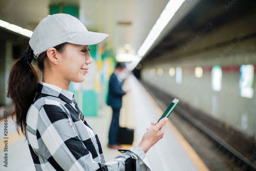スマホ・女性 スマホ・女性