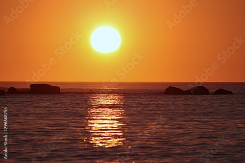 Fototapeta Naklejka Na Ścianę i Meble -  beautiful sunset in the sea