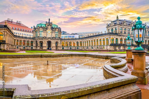 Pałac Zwinger w historycznym centrum starego Drezna. Saksonia, Niemcy.