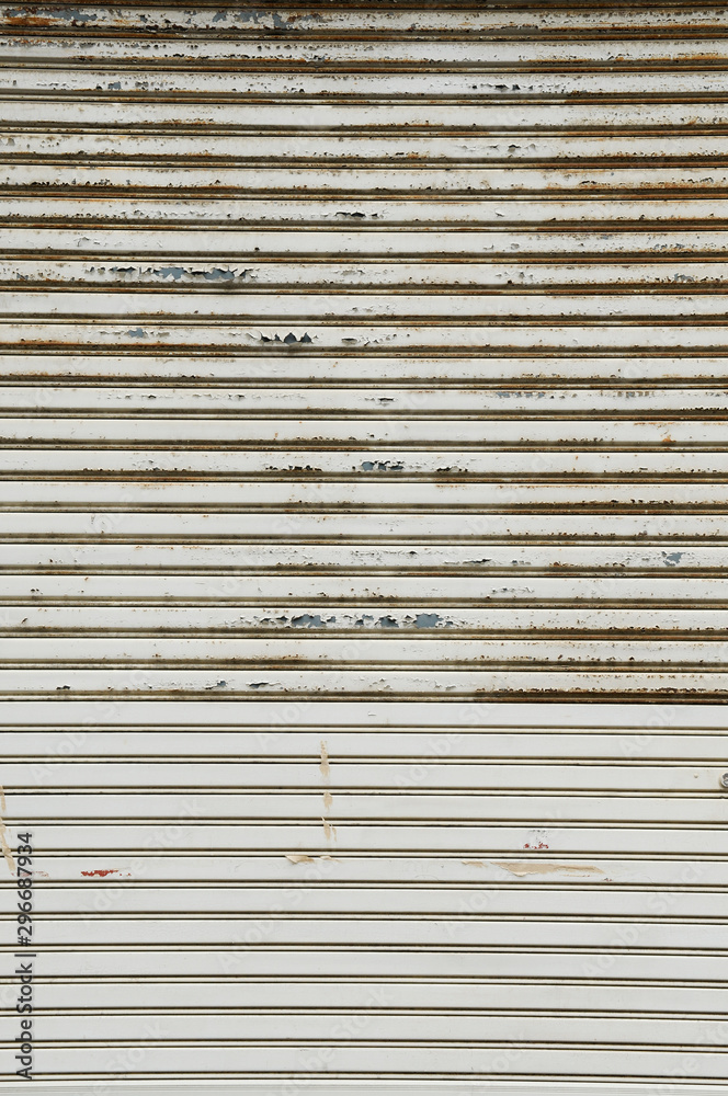 Obraz premium 古いシャッター扉