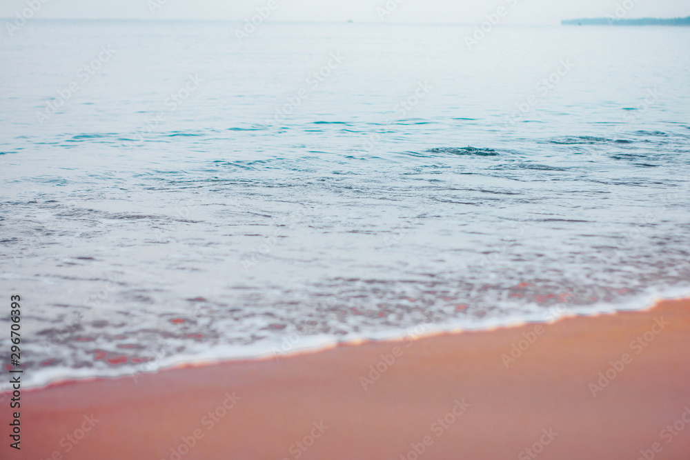 Obraz premium waves on the beach