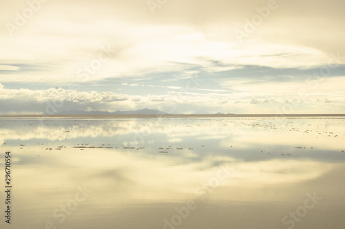 Salar de Uyuni  the world s largest salt flat area  Altiplano  Bolivia  South America.