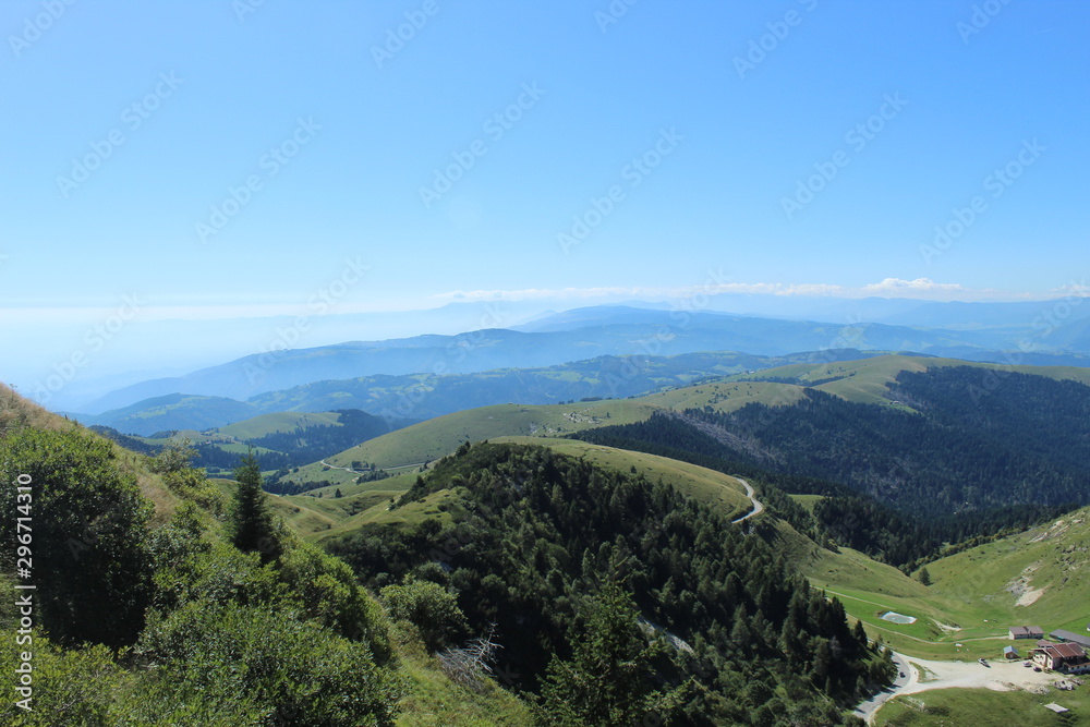 Fototapeta premium landscape with mountains and blue sky of Monte Grappa (landscape, mountain, sky, nature, mountains, green, hill, panorama, blue, view, tree, forest, beatiful, alberi, montagna ,cielo, natura, collina)