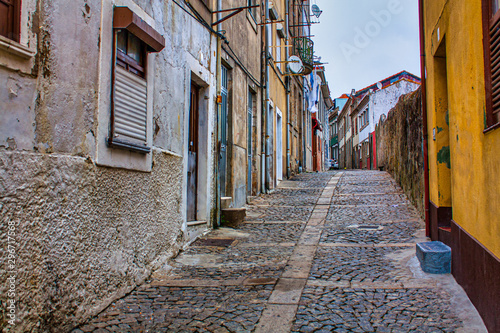 Foto narrow street in old town