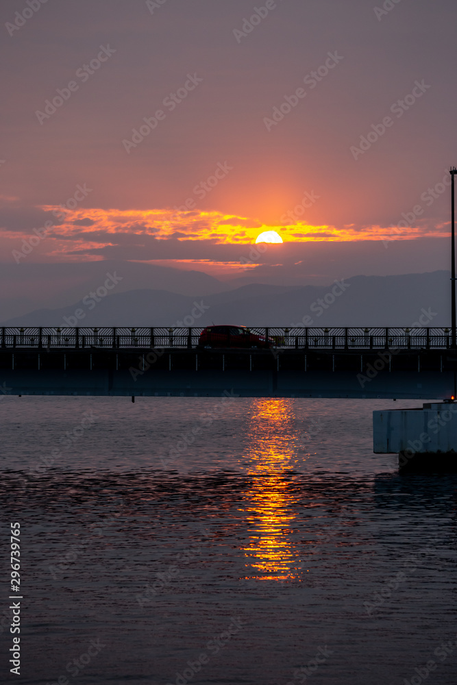 長崎県大村湾の朝焼け