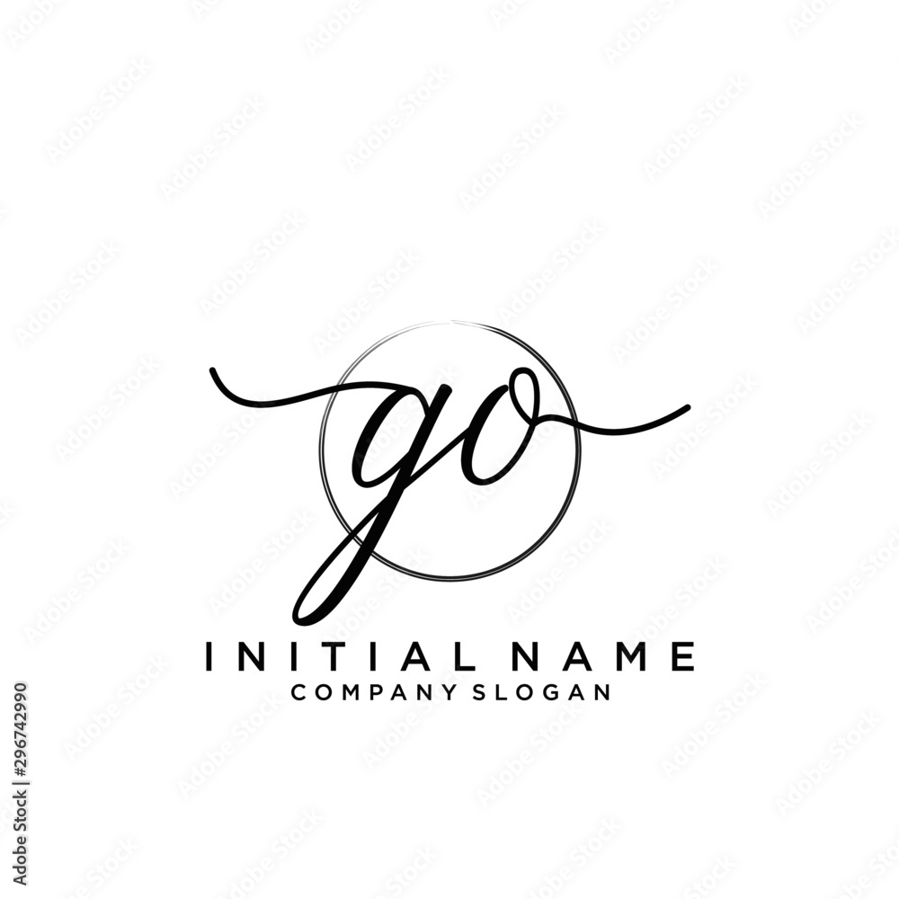 Obraz premium GO Initial handwriting logo with circle template vector.