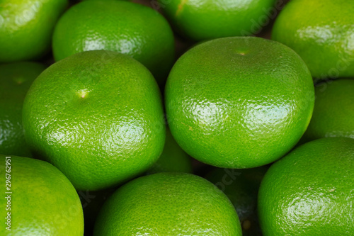 Fotografi Sweetie, green grapefruit as background. Harvest