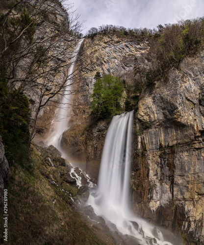 Langzeitbelichtung der Seerenbachwasserf  lle  in der Schweiz