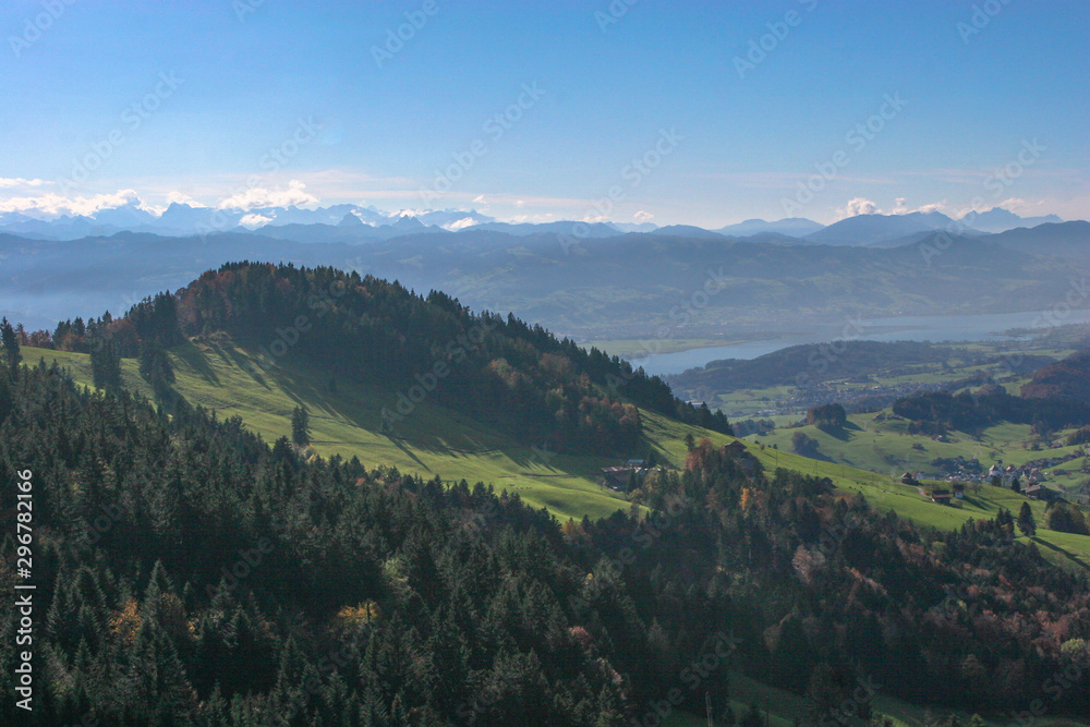 Talsicht und Zürichsee im Hintergrund