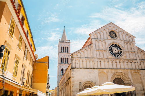 Obraz na płótnie Saint Anastasia Cathedral and Bell Tower in Zadar, Croatia w salonie