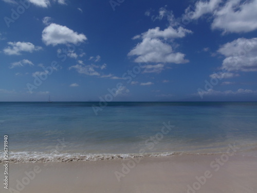 Paysage de Guadeloupe - Port Louis - sable  mer et ciel