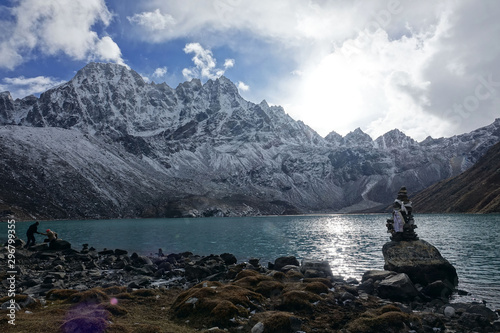 Cairns croisés dans les montagnes de l'Himalaya au Népal