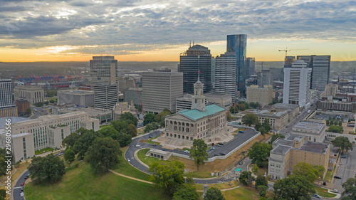 Fényképezés Sunrise Over Aerial View Nashville Downtown Capital Building in Tennessee