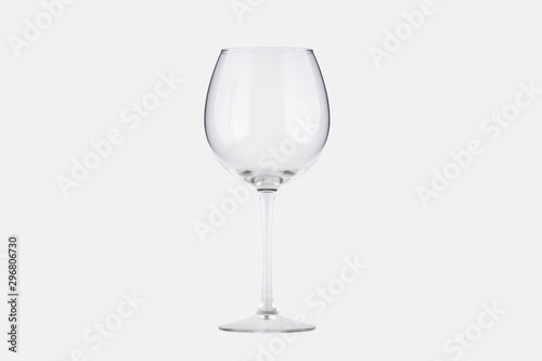 Copa de cristal sobre fondo blanco