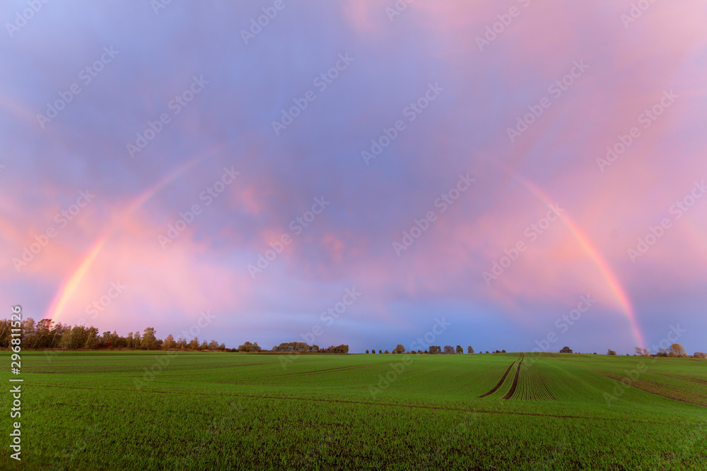 Beautiful Rainbow all over the Horizon Wunderschöner Regenbogen über den ganzen Horizont Beautiful Rainbow all over the Horizon Wunderschöner Regenbogen über den ganzen Horizont