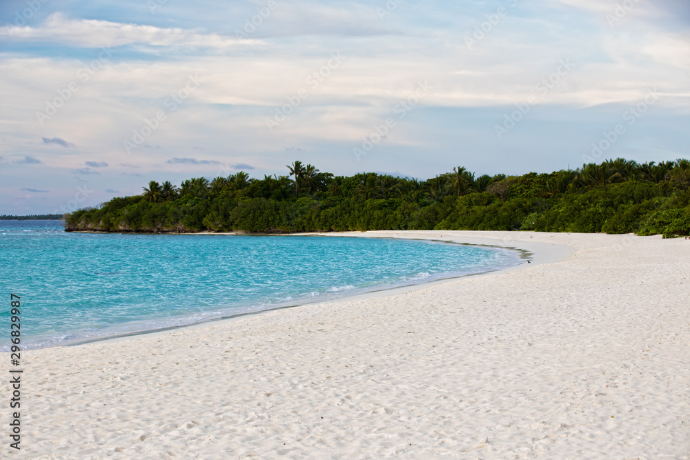 Naklejka premium Beach of Hanimaadhoo in the Maldives