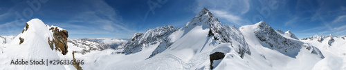Skitour- Ausblick aus der Oberen Kräulscharte in den Stubaier Alpen