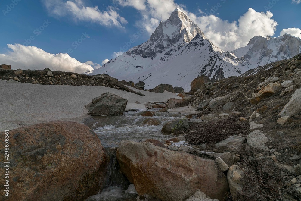 Obraz premium trekking im himalaya